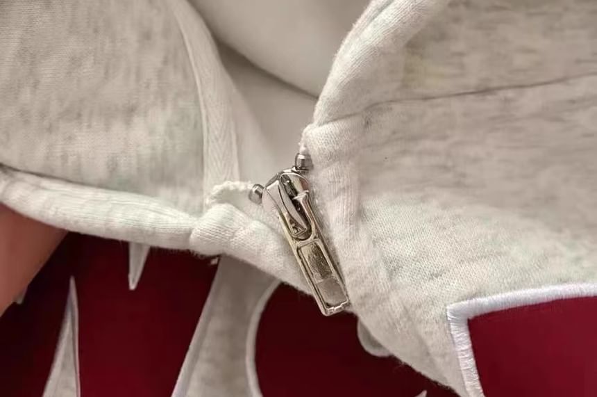 Iduna - Hoodie met rits en geborduurde letters