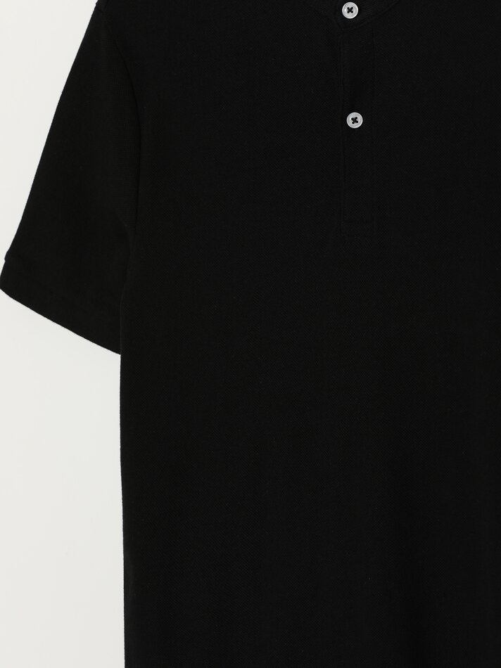 Camisa polo com gola mandarim - Preta