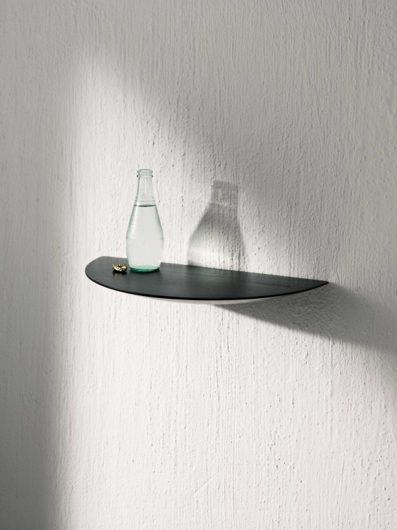 Audo Copenhagen Gridy Fungi wandplank small zwart eiken