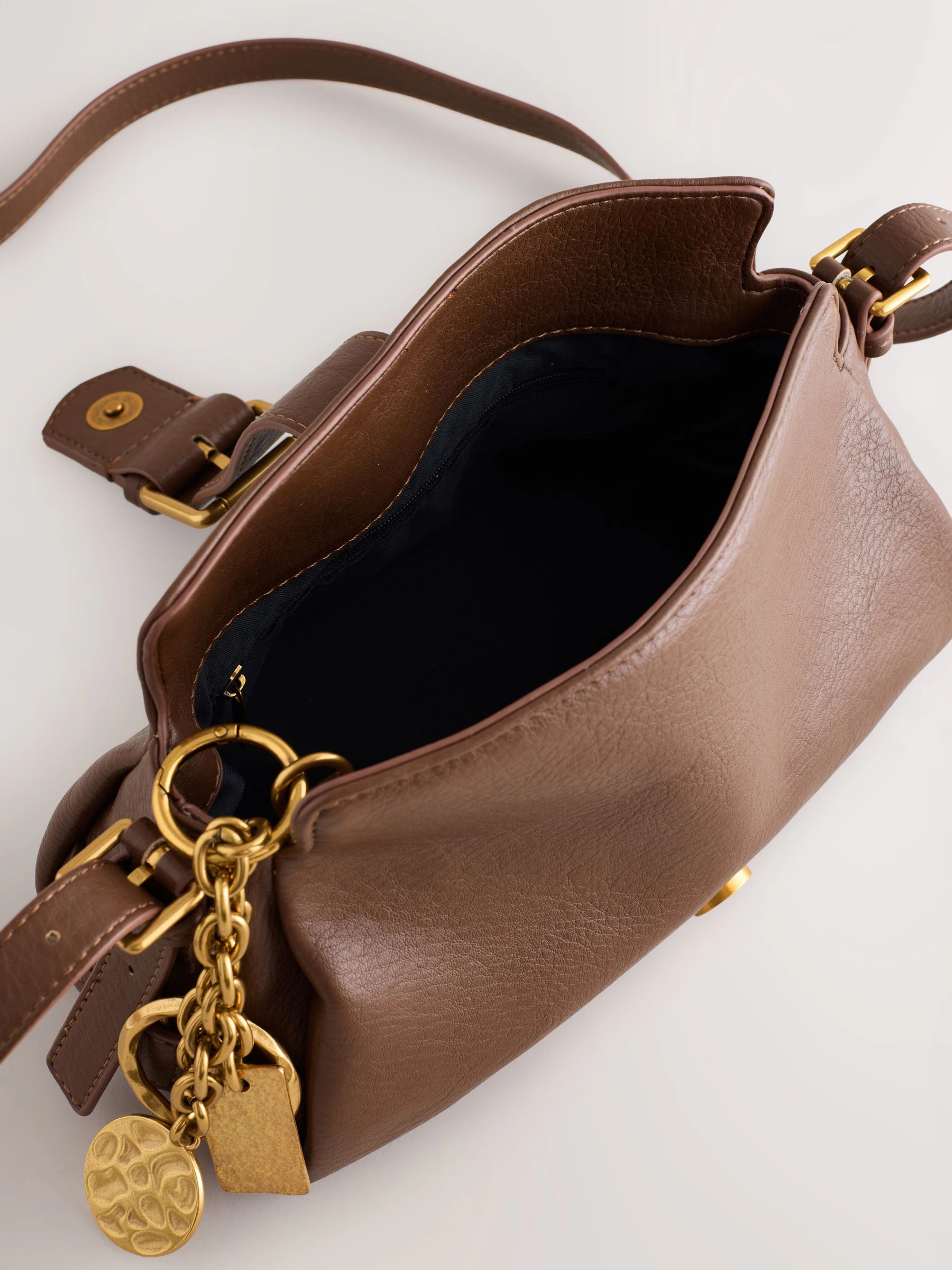 Lichtbruin - Charm Cross-Body Buckle Bag