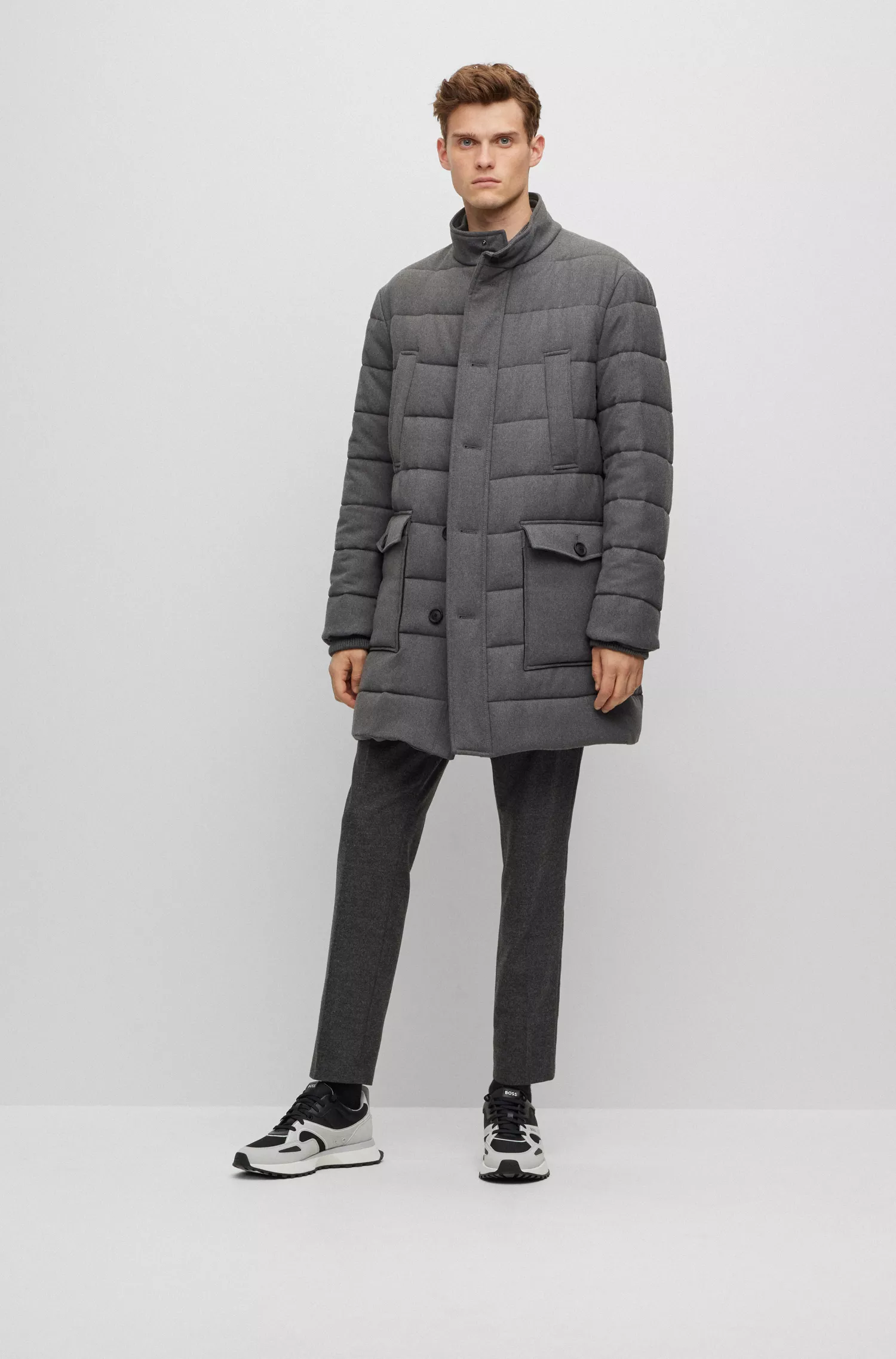 Casaco acolchoado BOSS preto, corte regular, em mistura de lã elástica.