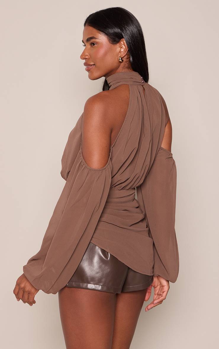 Beige Blouse En Mousseline De Soie Camel À Épaules Ajourées