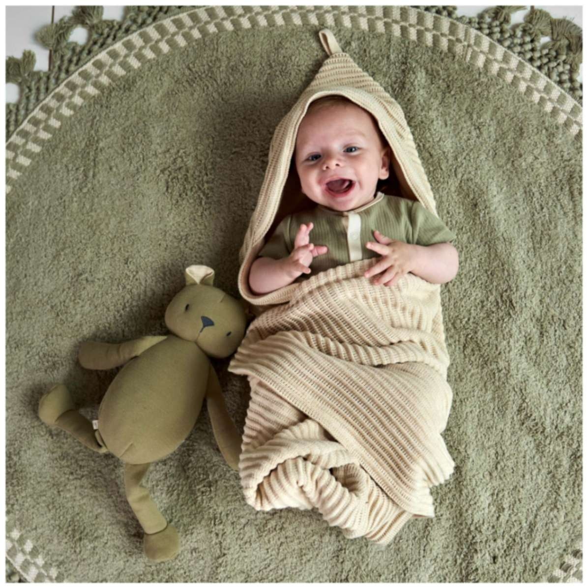 Prenatal knuffel beer Little Knits 40cm groen