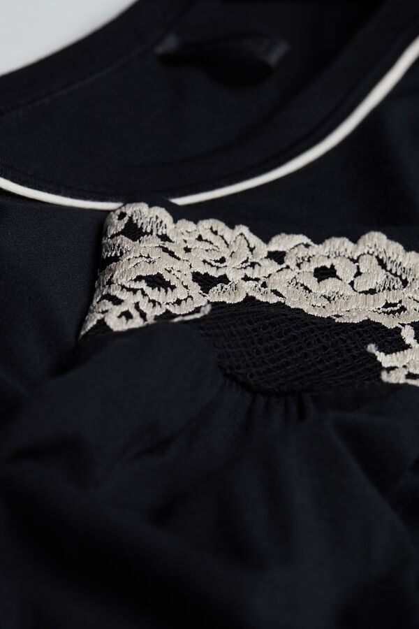Camiseta modal com lindas flores
