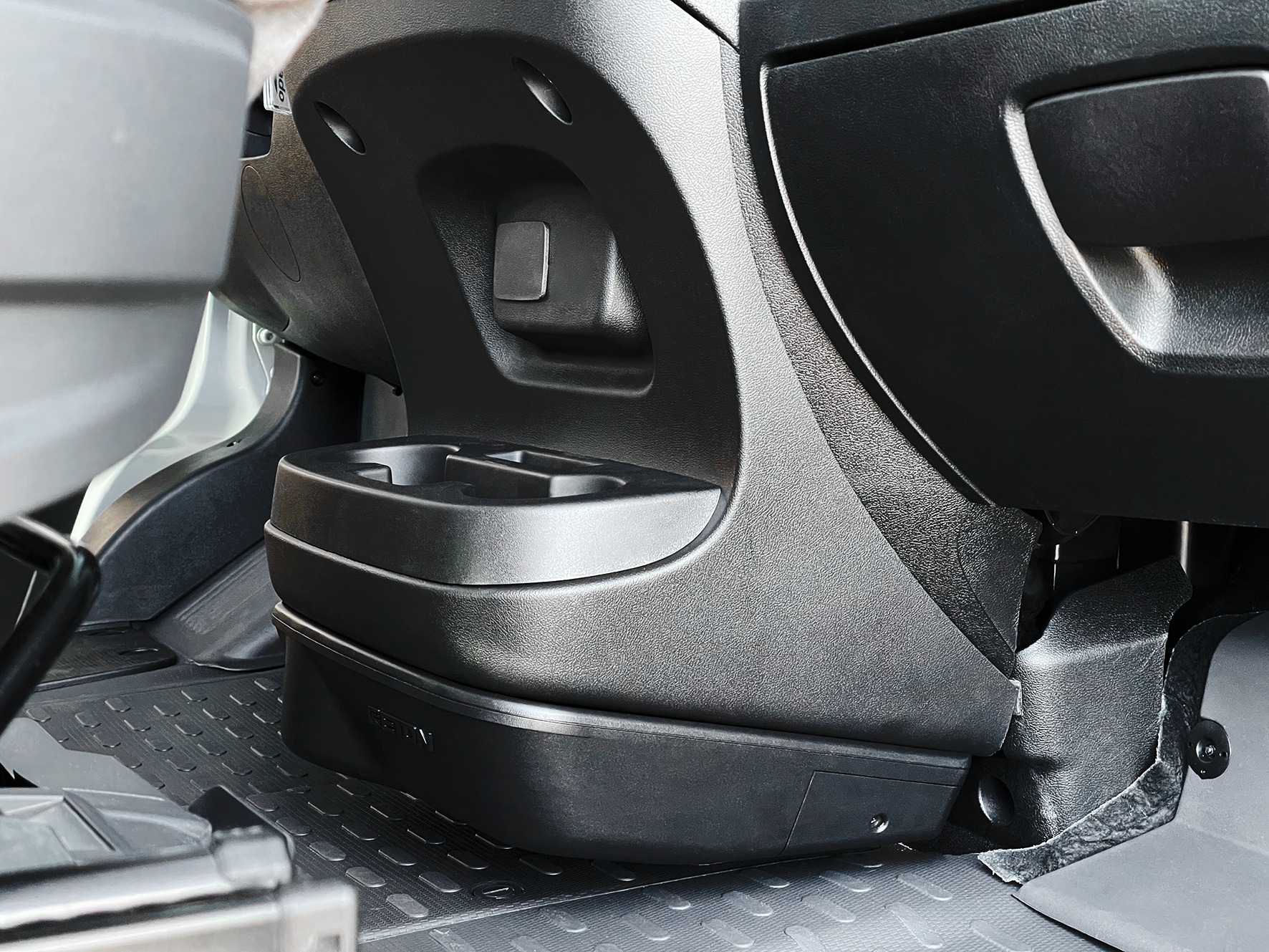 Eton UG Fiat Sub 6A Aktivsubwoofer für Fiat Ducato 15 cm 160 W