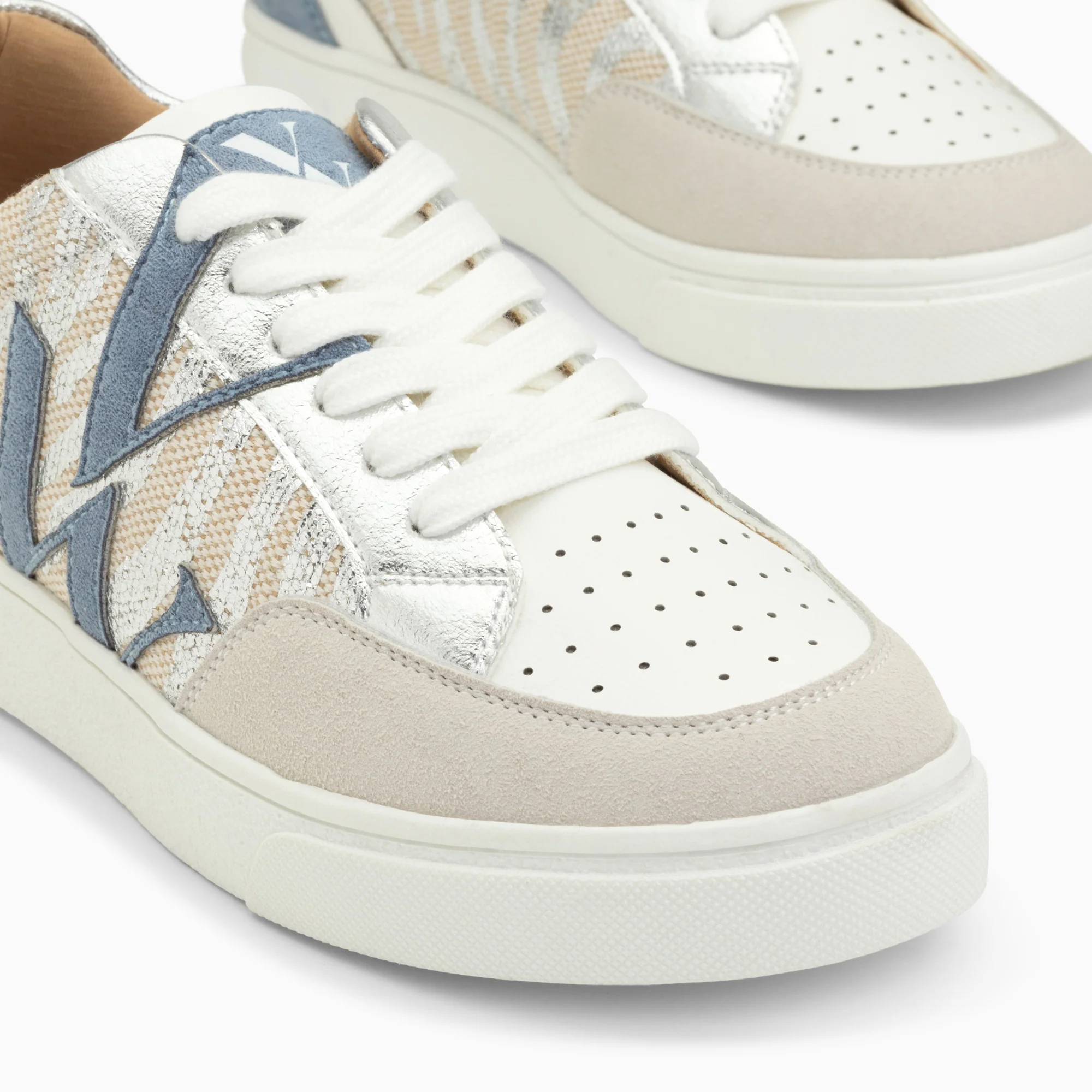Sneakers-Baskets monogramme Joyce argent zébré et bleu-gris