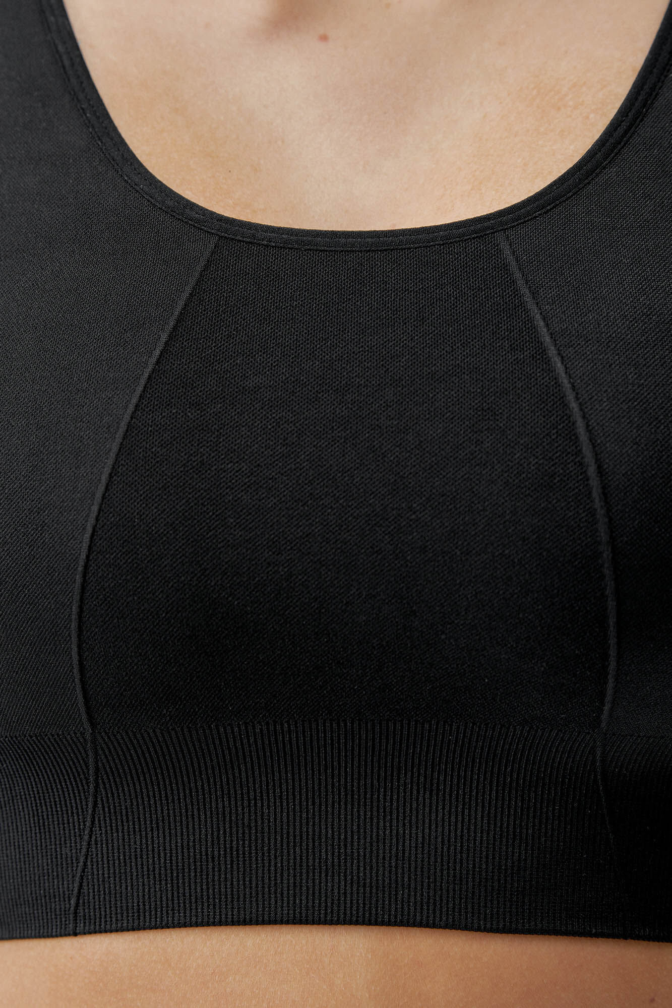 Top Akira Black - negro