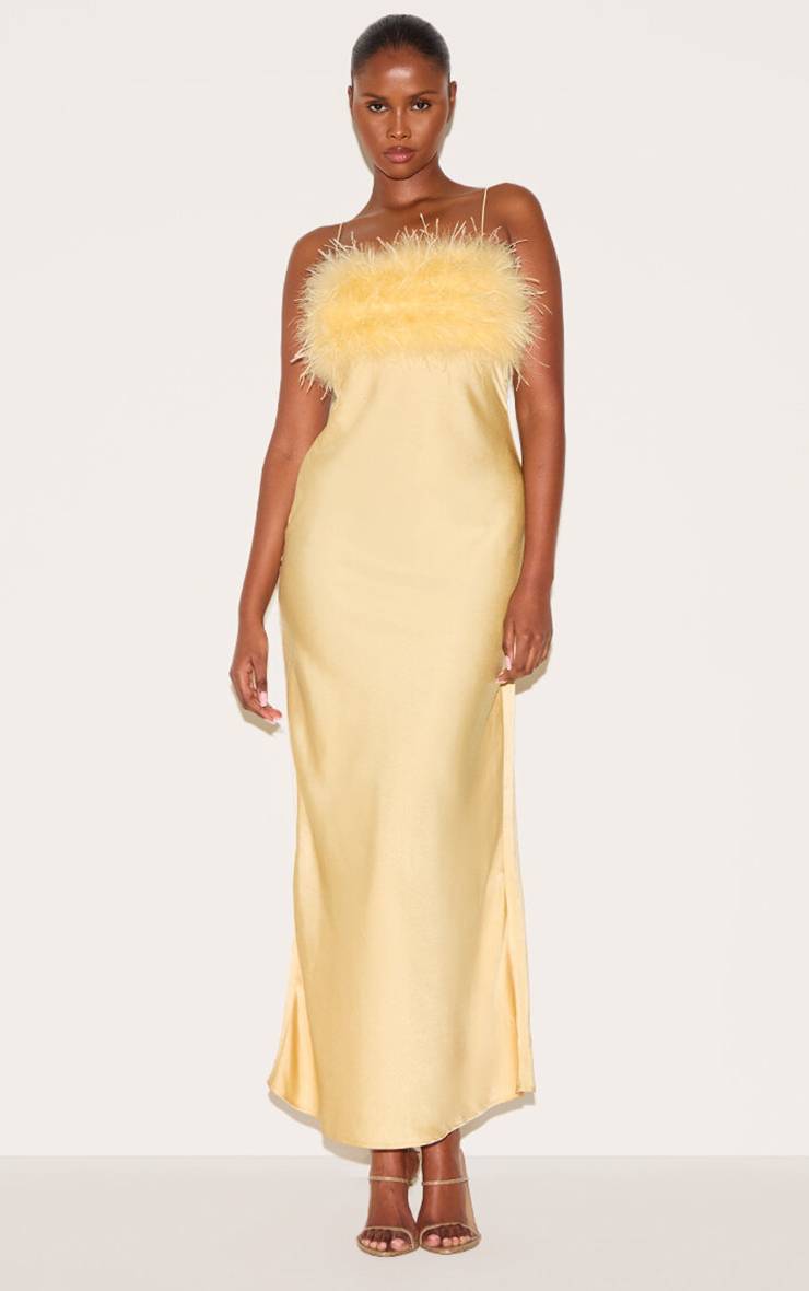 Jaune Robe Longue Satinée À Bretelles Avec Détail Plumes Au Buste