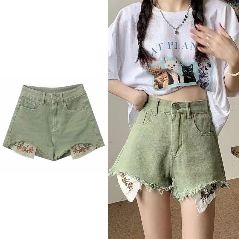 Everose - Hoge taille denim shorts met bloemenborduursel en gerafelde pijpen