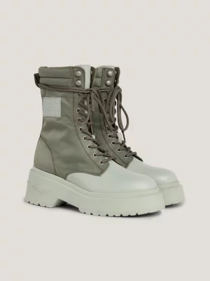 Botas robustas com cadarço e colarinho acolchoado