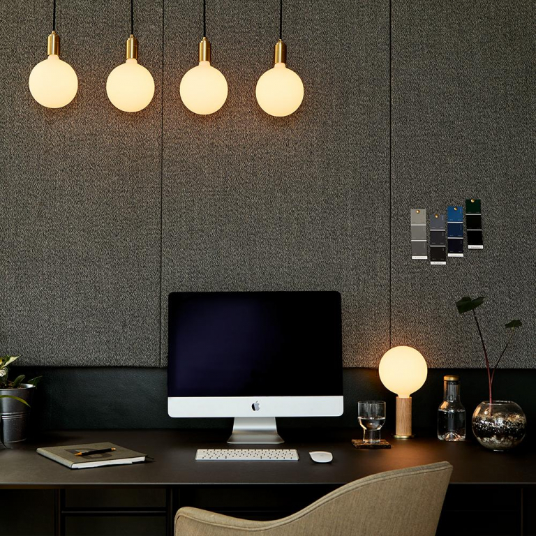 Tala LED Knuckle tafellamp met Sphere lichtbron eiken