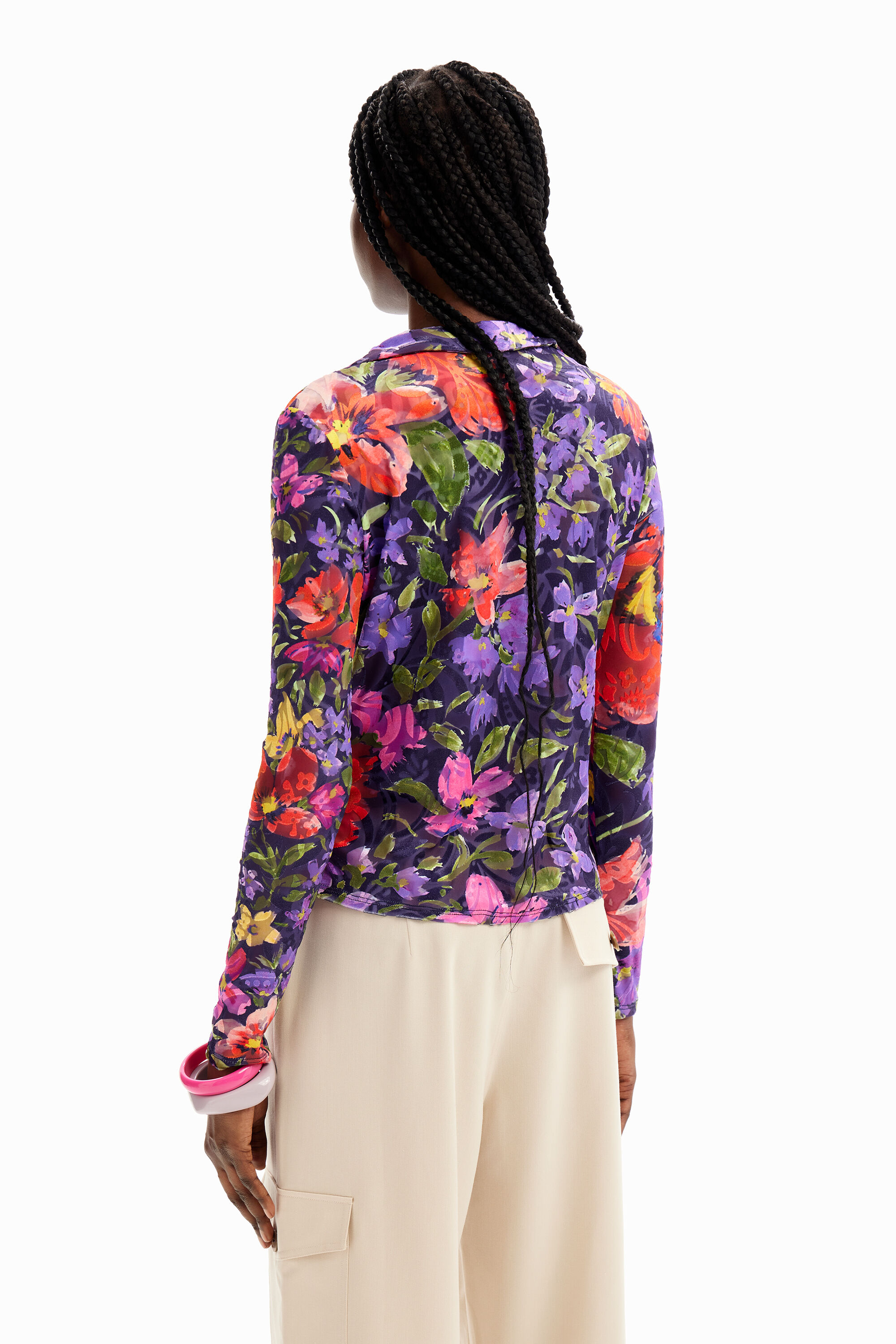 Camisa devorou flores