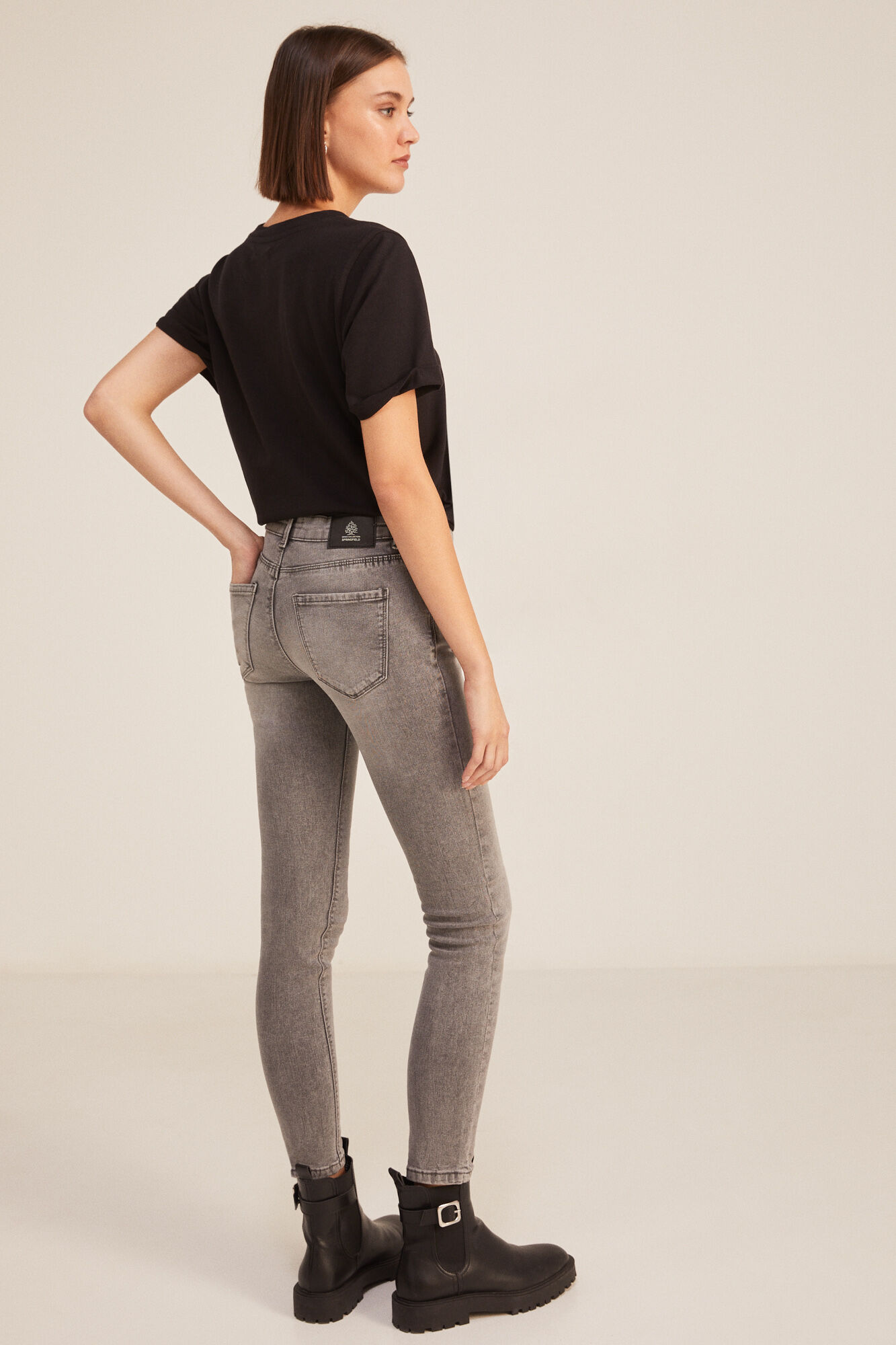 Calça jeans slim, lavagem sustentável