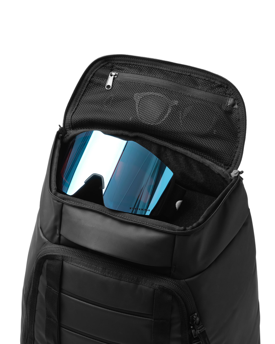 Hugger Bootpack 45L Black Out