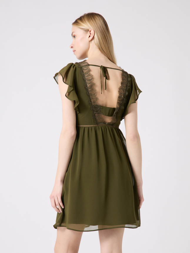 Robe décolleté dans le dos