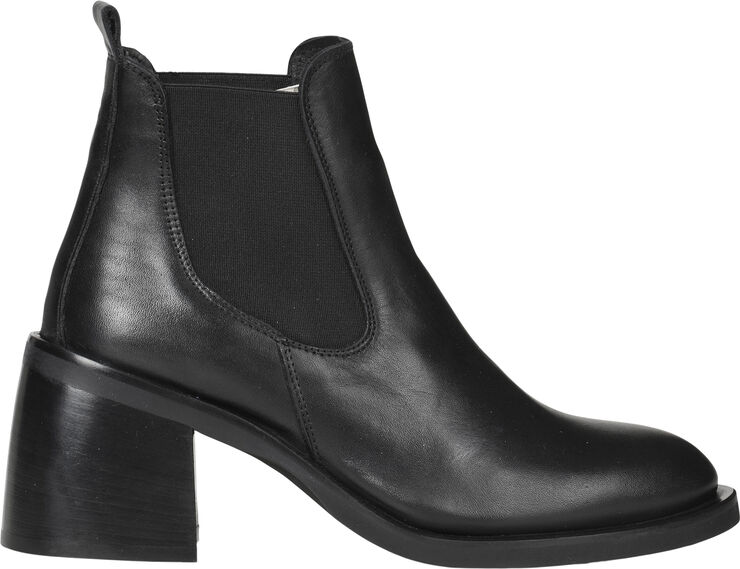 A pair Black classic Black