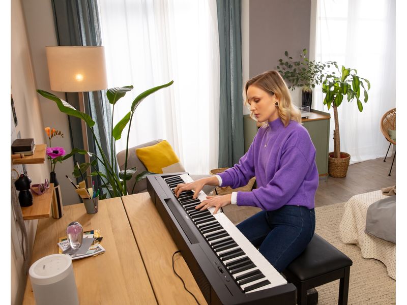 Yamaha E-Piano P-145BT Portables Piano mit 88 Tasten und Bluetooth
