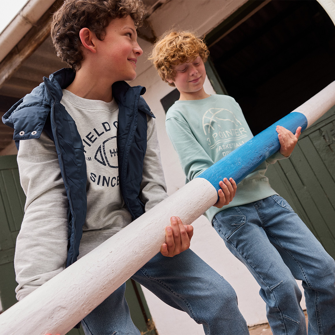 Yigga Jungen Sweatshirt mit Football-Print hellgrau