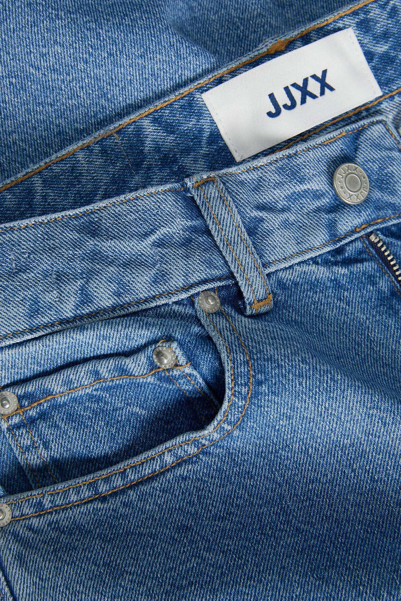 Calça jeans de perna larga com rasgos