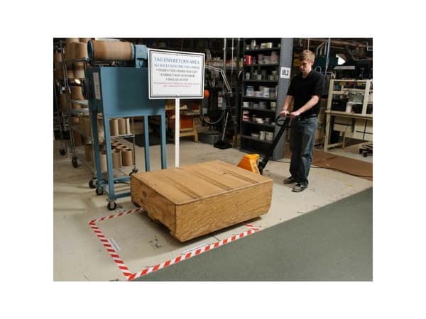 Brady, B-514, ToughStripe, gulvmerkebånd, polyester, rød/hvit, 50,8 mm x 30 m (104318)