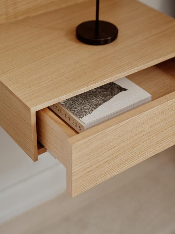 New Works Tana wand nachtkastje zwart eiken