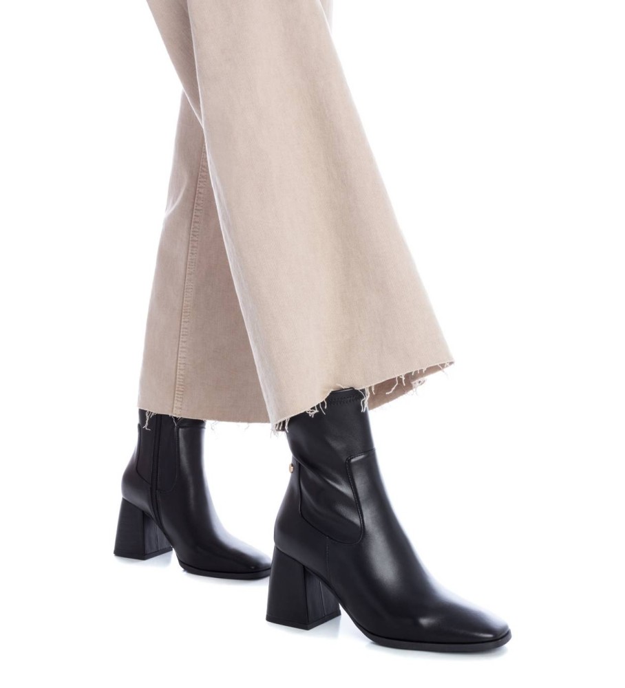 Botas de cano curto Xti 141826 pretas - Altura do salto: 7 cm -