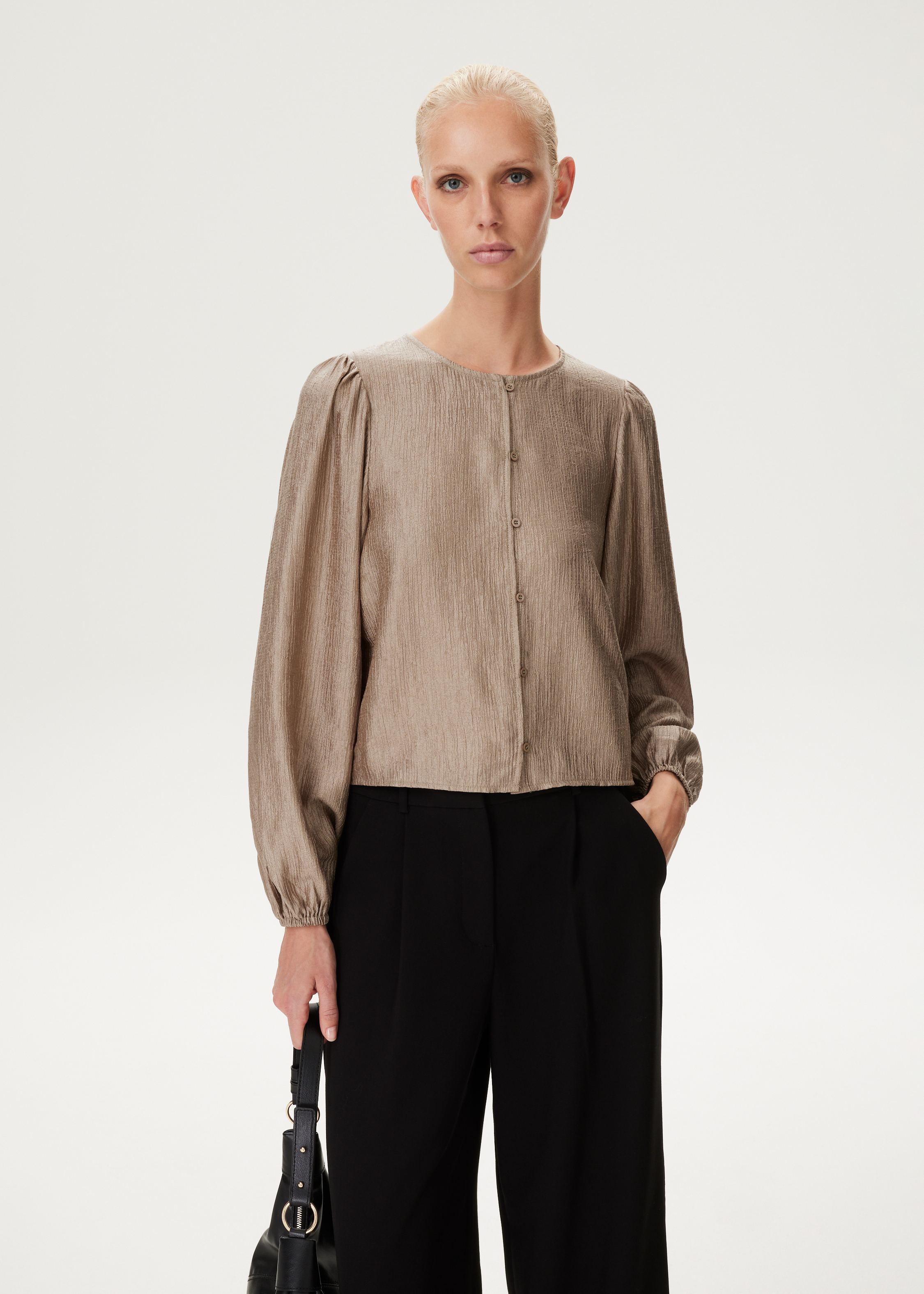 Glanzende blouse met ballon mouwen