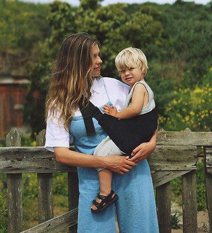 Wildride Babytrage - Das Kleinkind Swing - Black Rib