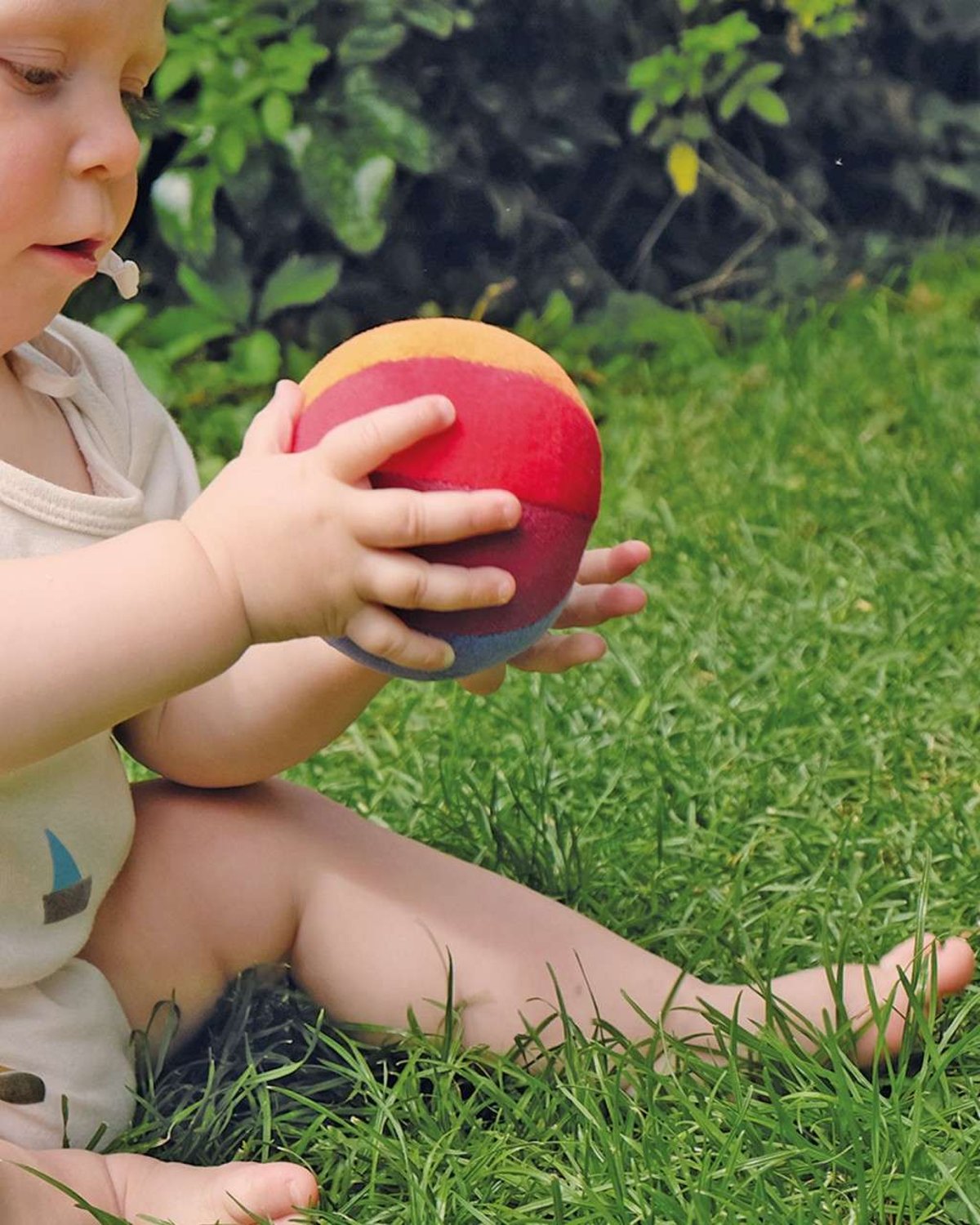 Lekeball med Rangle – Myk | Rainbow Ball