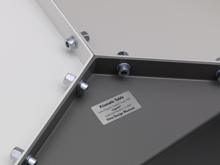 Vitra Prismatic bijzettafel donkergrijs