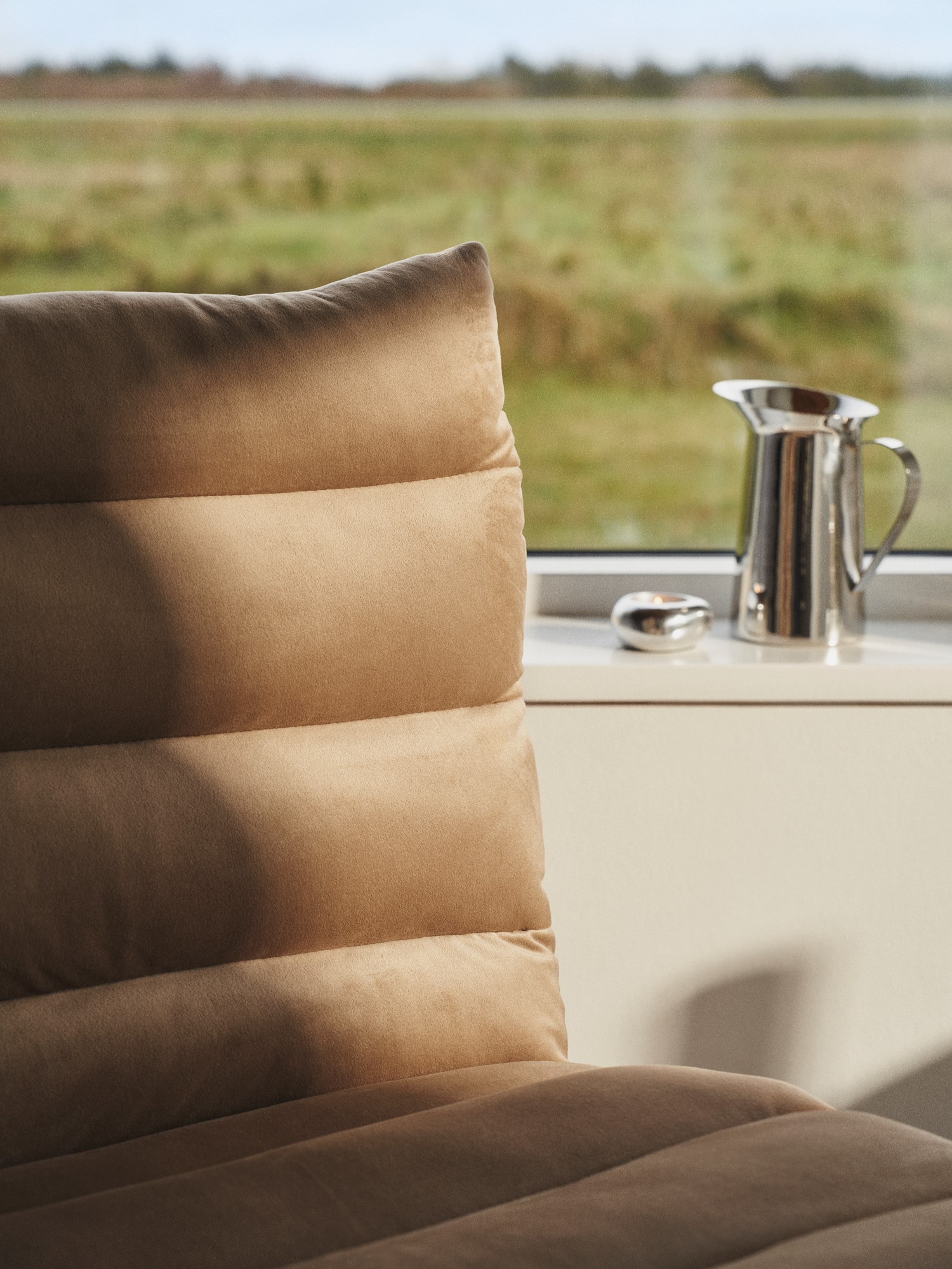 Loungestol | 55 x 61,4 x 53,9 cm. Aftagelige puder. | Sand