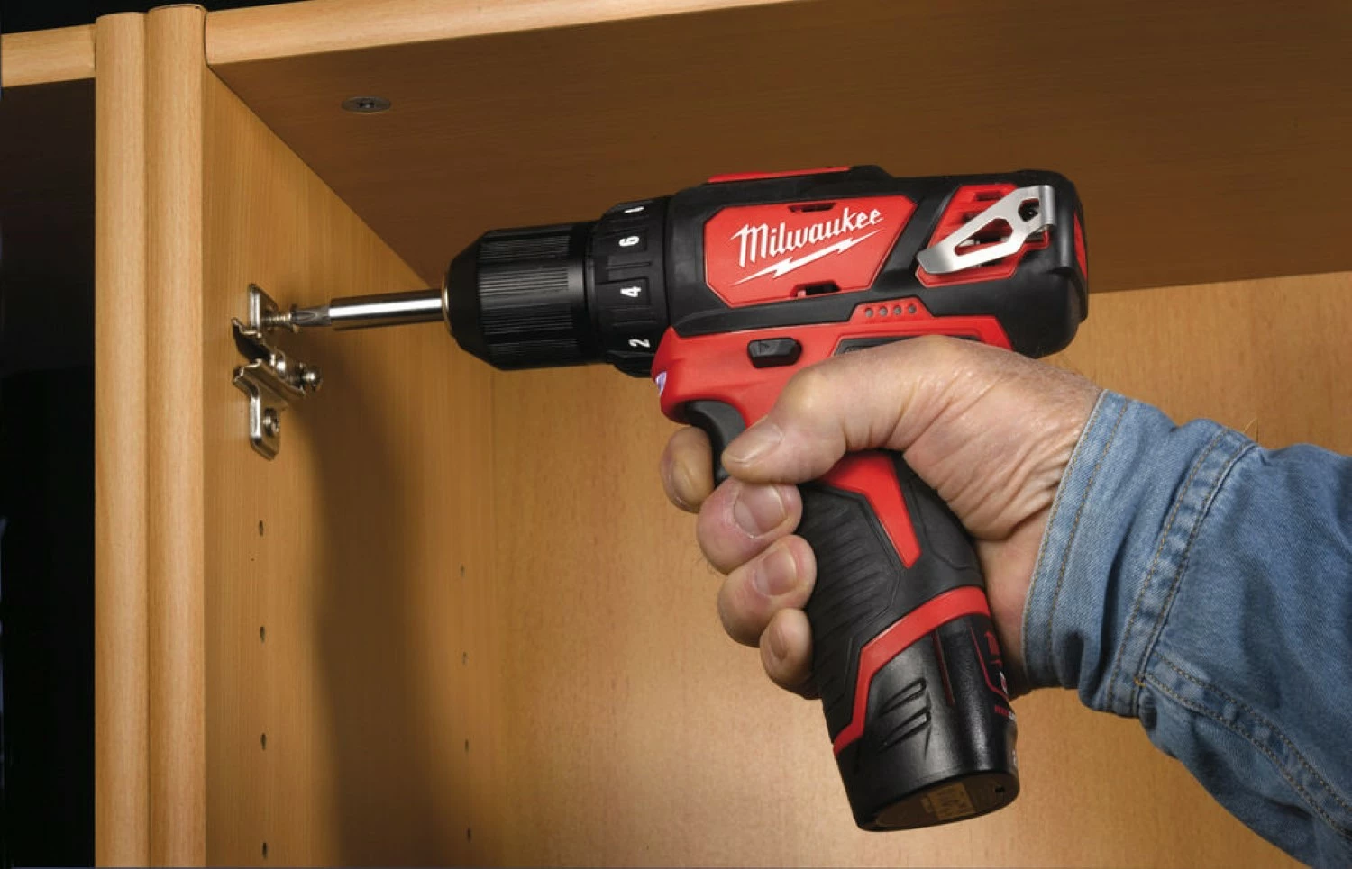 Milwaukee M18 BDD-202C 18V Li-Ion accu boor-/schroefmachine set (2x 2.0Ah accu) in koffer