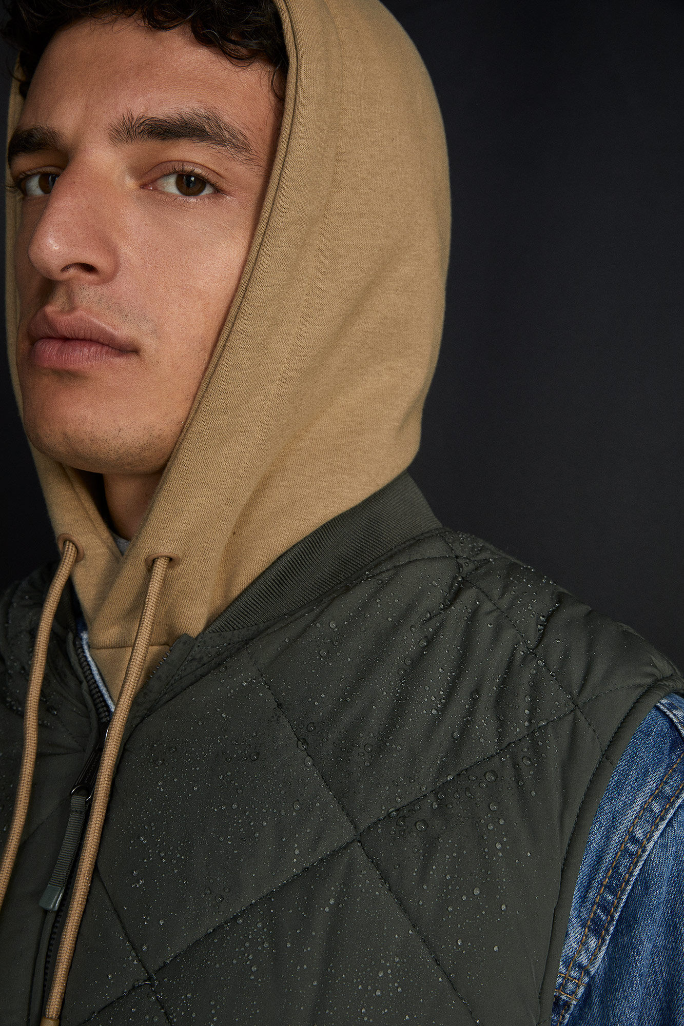 Colete acolchoado com gola bomber - cáqui escuro