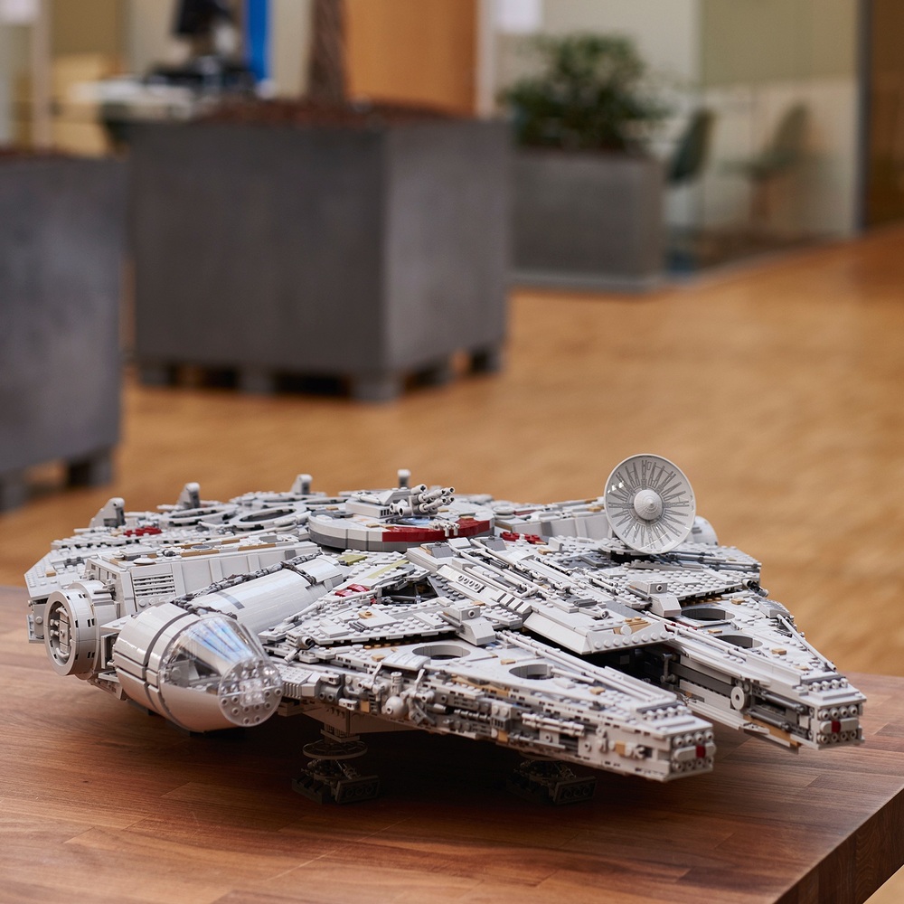 LEGO Star Wars 75192 UCS Millennium Falcon Sammlerset