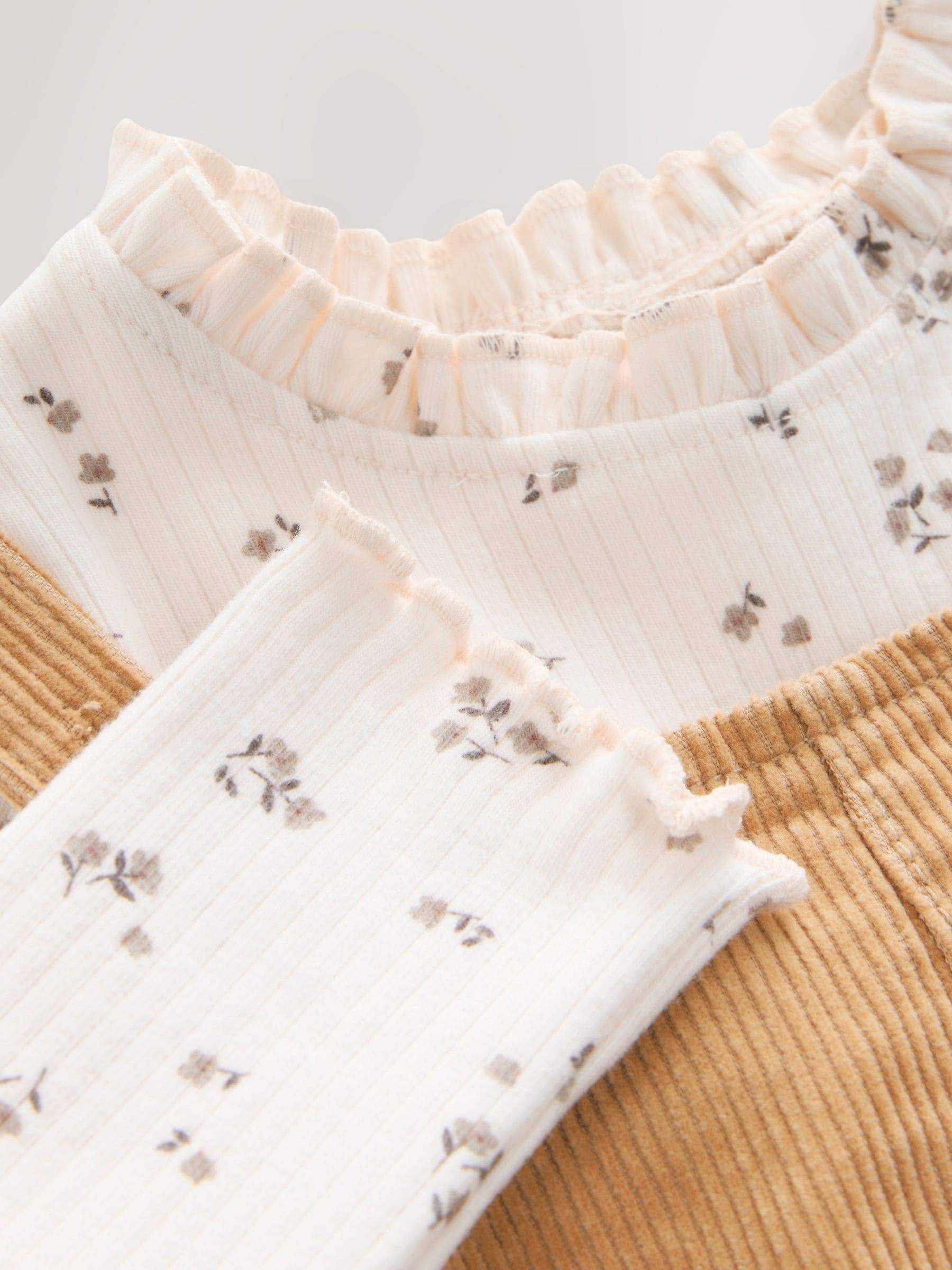 Lichtbruin - Corduroy set met tuinbroek en berenprint (3mnd -7jr)
