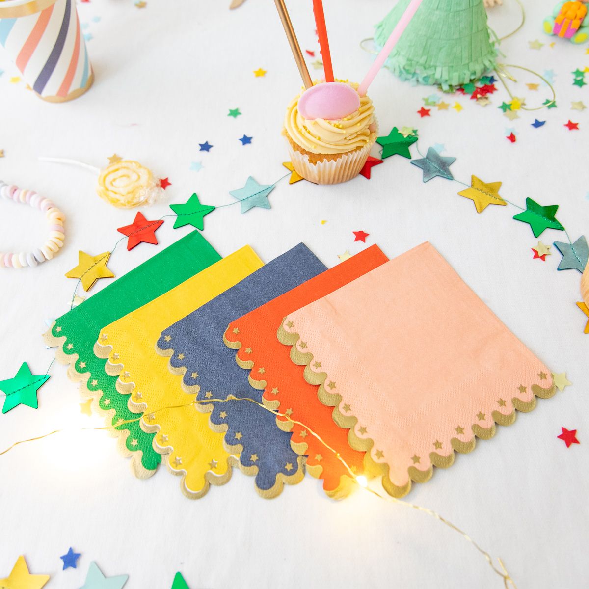 Lot de 18 serviettes moutarde cirque Surprise Partie !