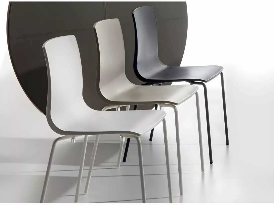 Chaise en polypropylène et pieds en métal Vanya - Lot de 4-Couleur Gris foncé