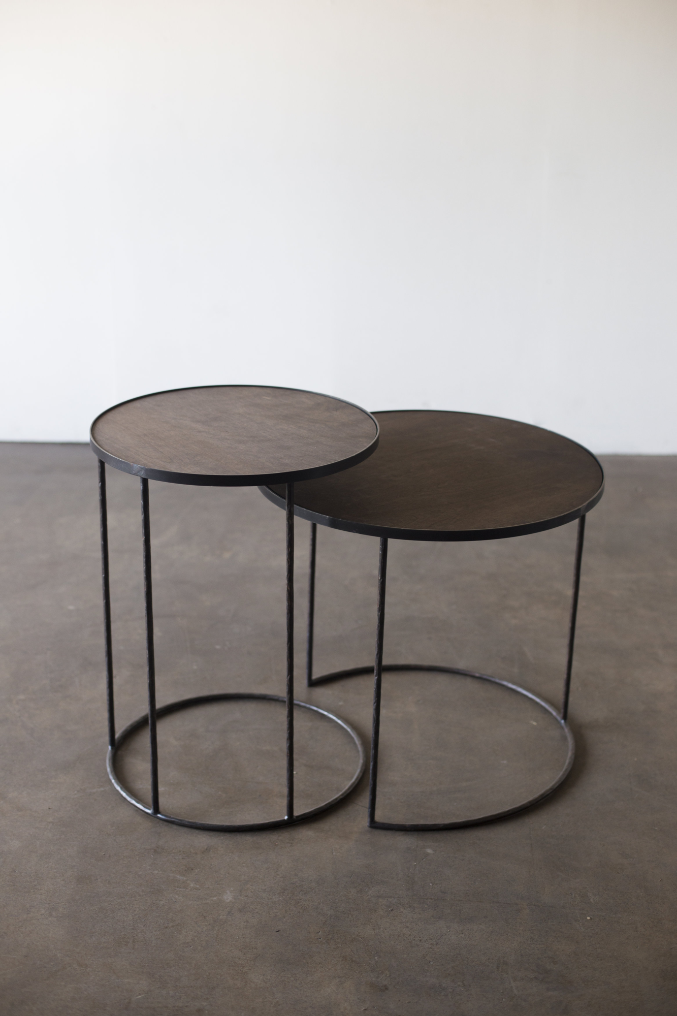 Ethnicraft - Round tray side table - set van 2