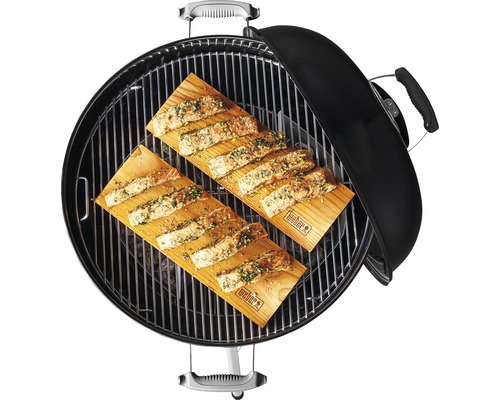 Weber Classic Kettle houtskoolbarbecue, Ø 47 cm, zwarte geëmailleerde kuip en deksel, inclusief aluminium ventilator, all-weather wielen, twee houtskoolhouders, dekselthermometer, bodemrooster, dekselgreep met hittebeveiliging, asvanger.