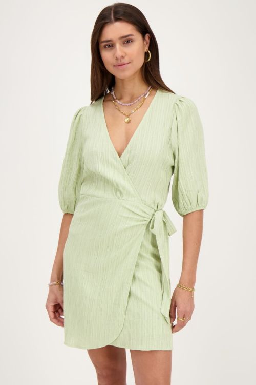 Groene crinkle wikkeljurk