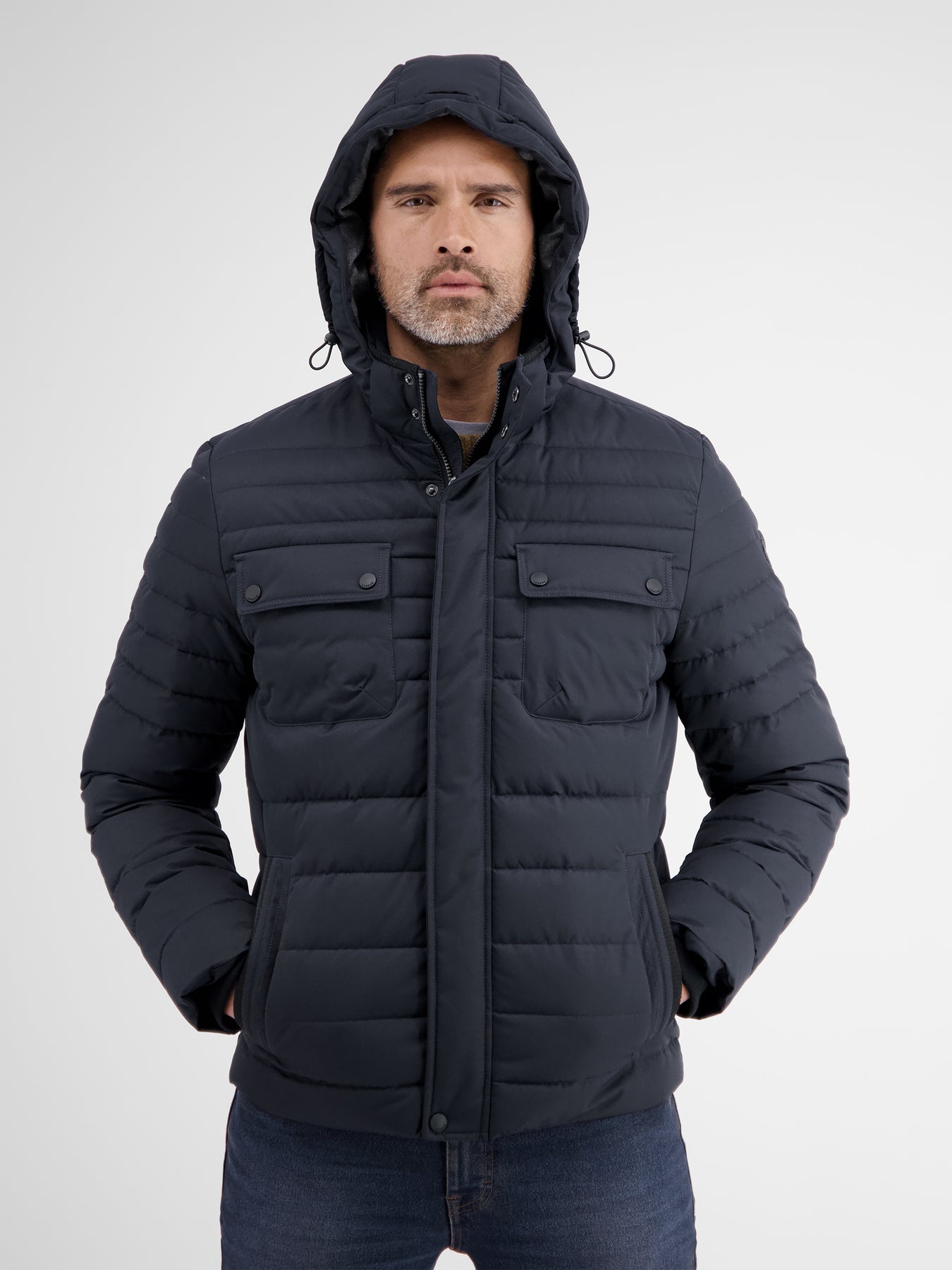 Steppjacke mit abnehmbarer Kapuze