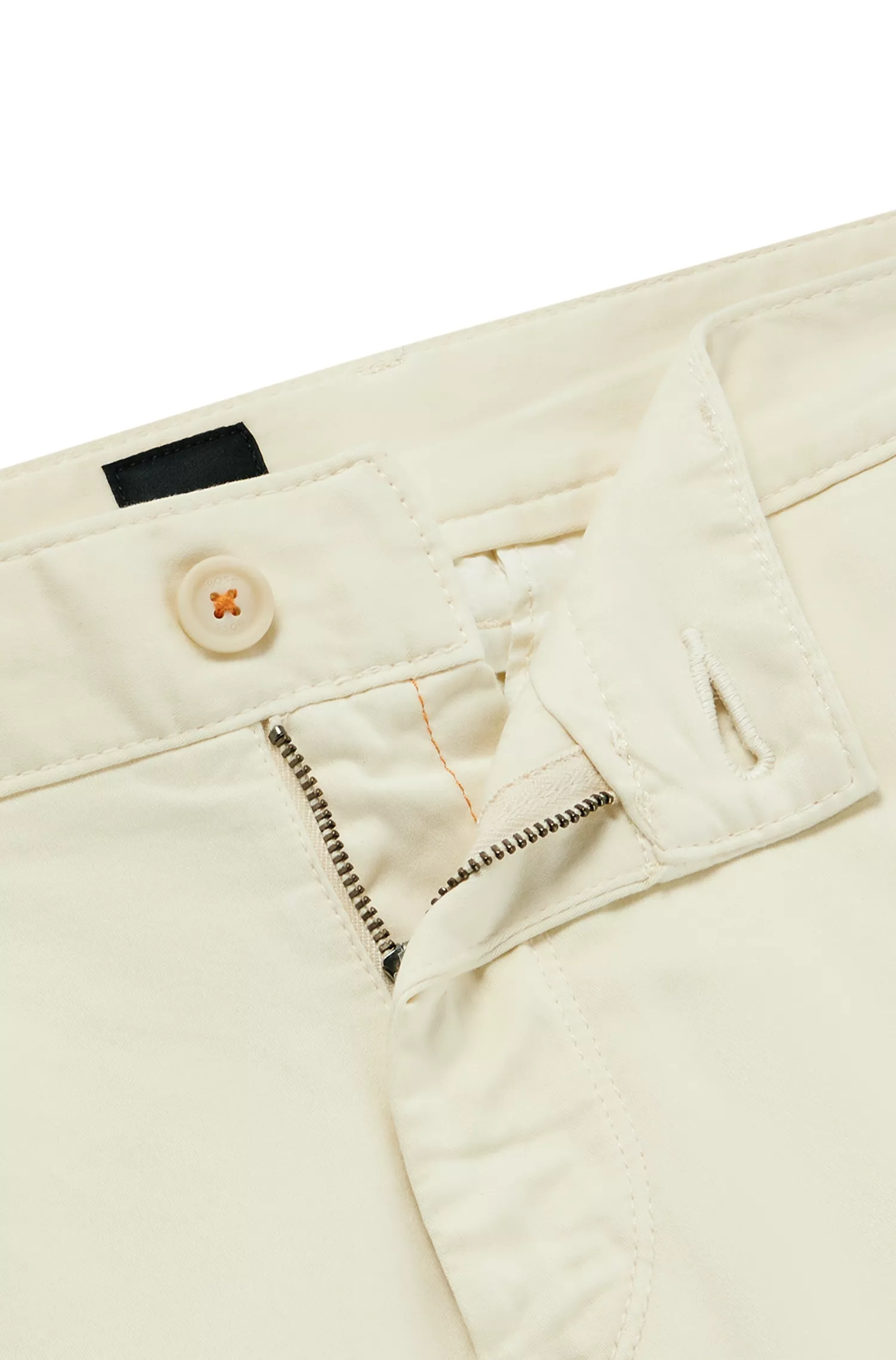 Calça chino BOSS laranja, corte afunilado, em cetim de algodão elástico tingido em excesso.