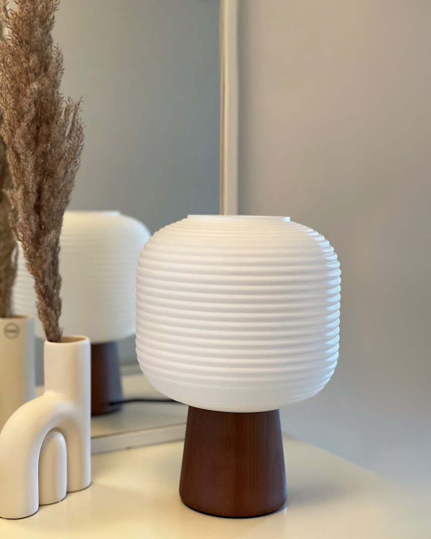 Aura bordlampe brunbeis/hvit E27