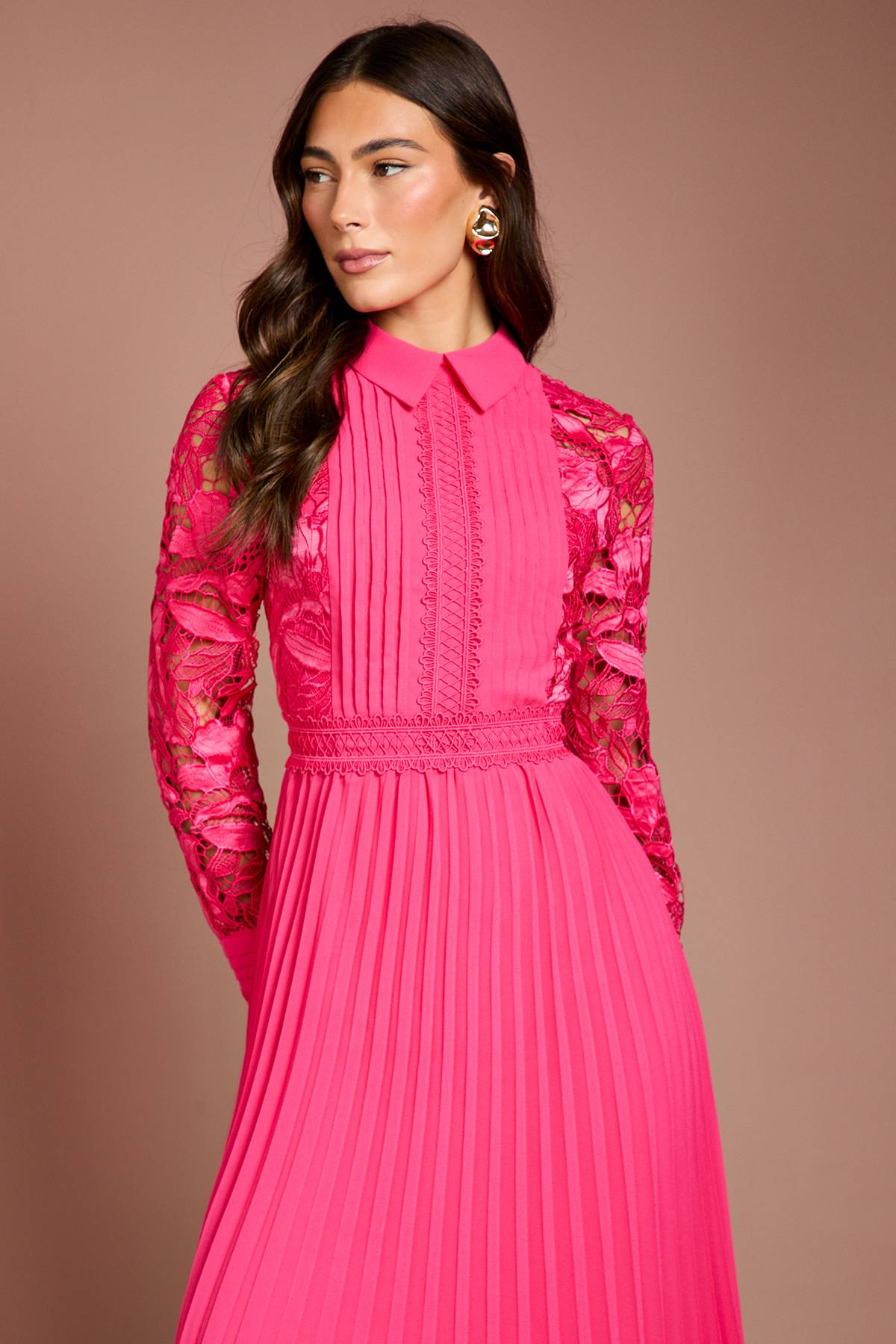 Coast Robe Chemise Mi-Longue à Manches Longues avec Dentelle et Plis