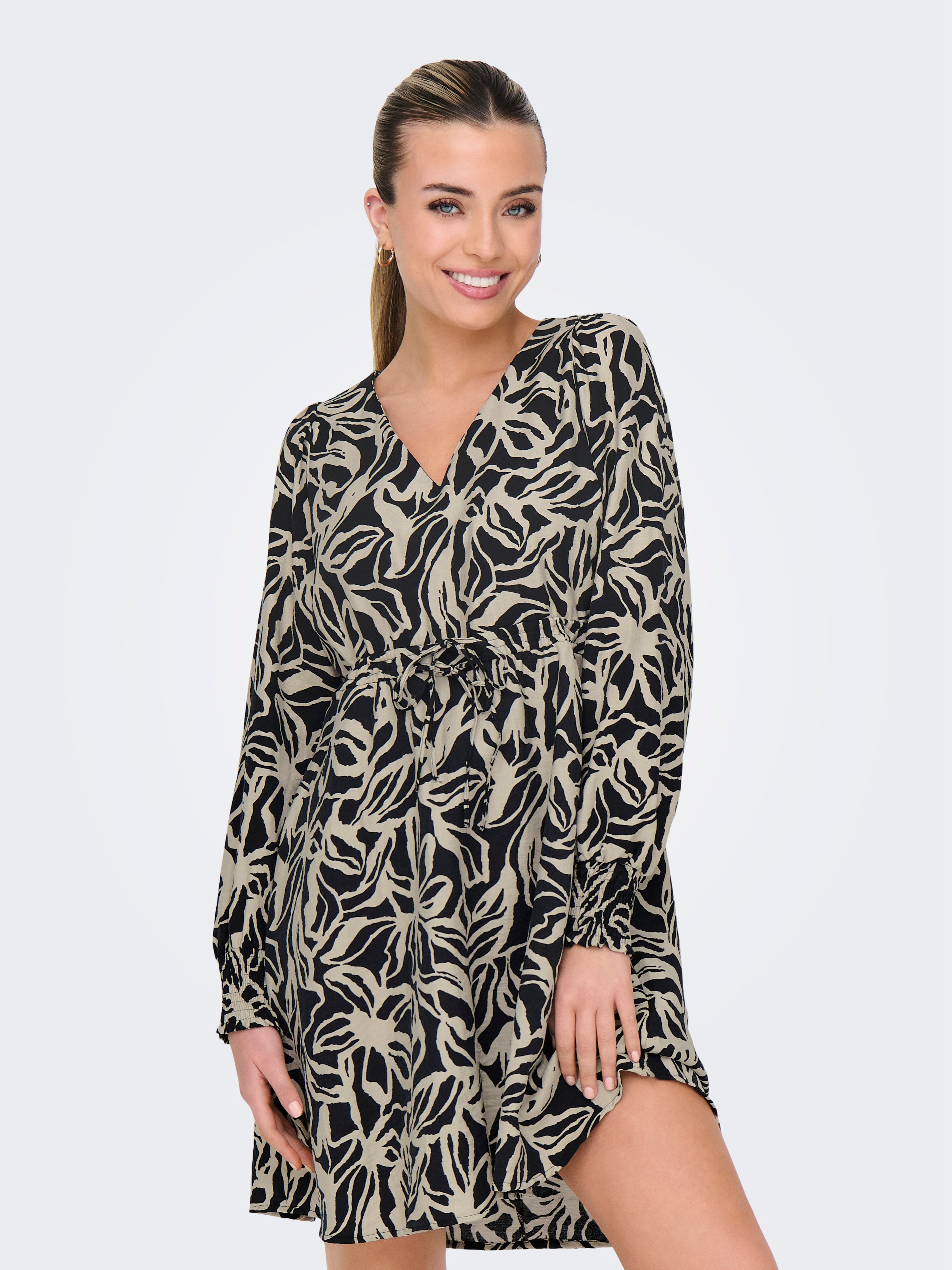 ONLTHARA Kurzes Kleid Black