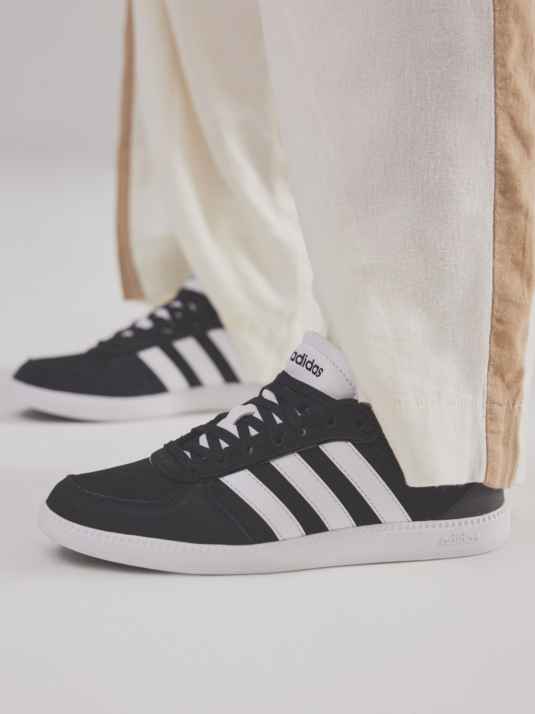 Zwart met lichte wassing - adidas Breaknet Sleek sneakers