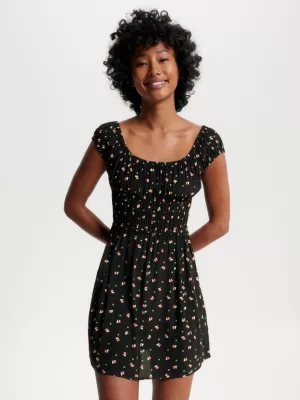 Vestido curto com estampa geométrica delicada