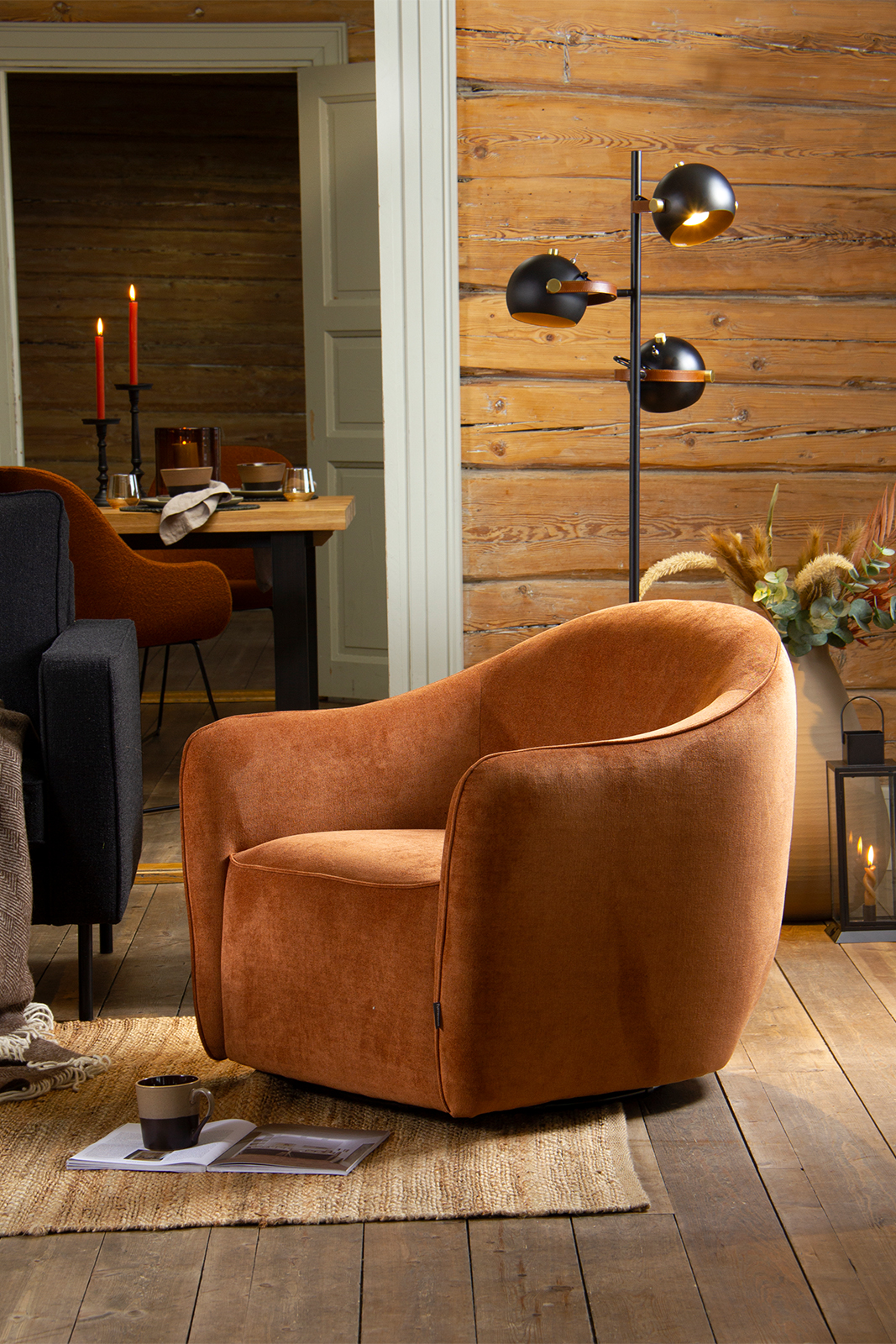 Beetle hvilestol I tekstil Velvety bronse med sorte metallben. Comfort C1