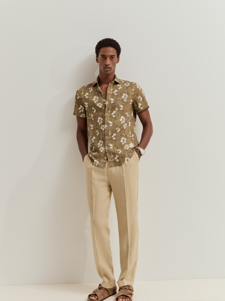 Camisa slim fit de manga curta em linho e algodão
