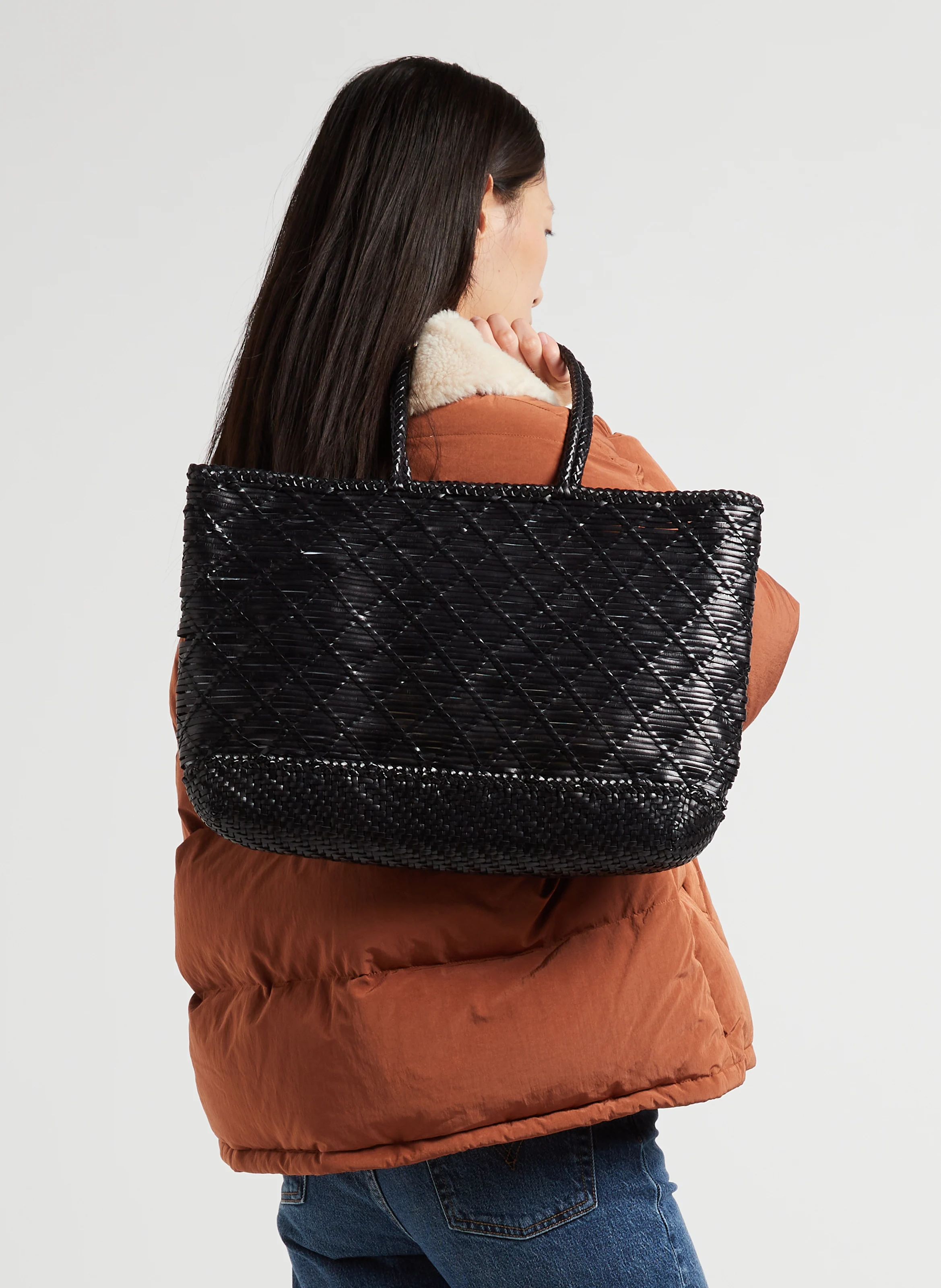 EW CORSO - Panier tissé en cuir | Noir